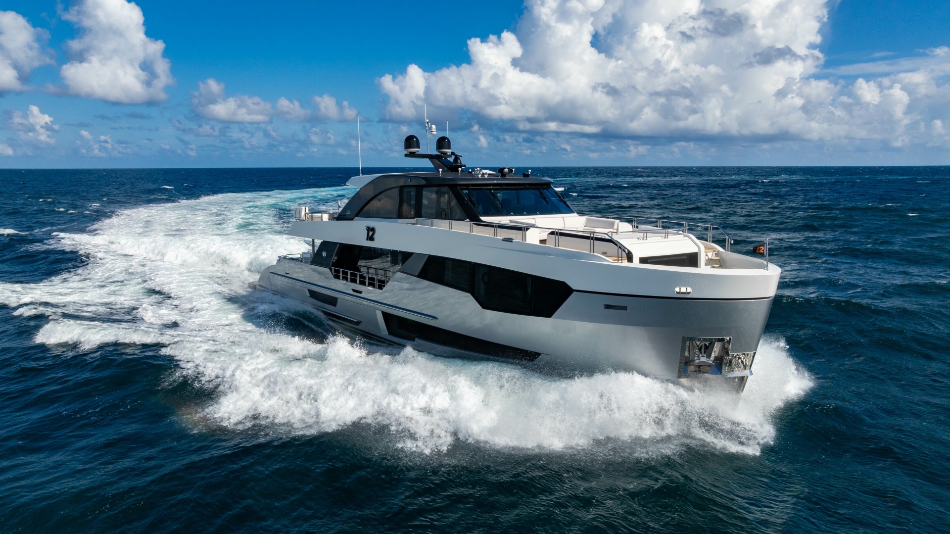 M Y 12 102ft Ocean Alexander Yacht For Sale