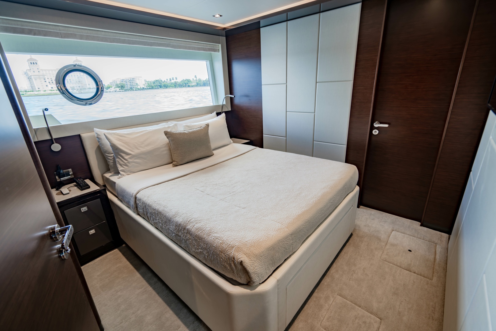 M Y 12 102ft Ocean Alexander Yacht For Sale