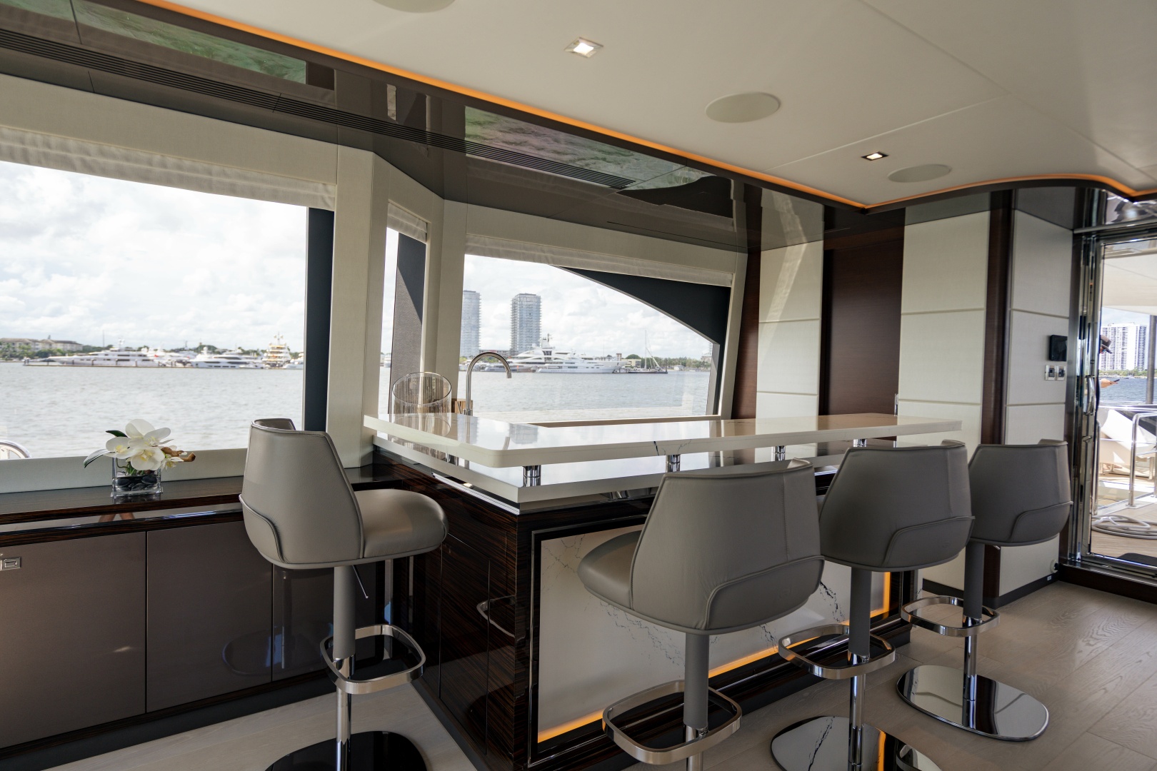 M Y 12 102ft Ocean Alexander Yacht For Sale