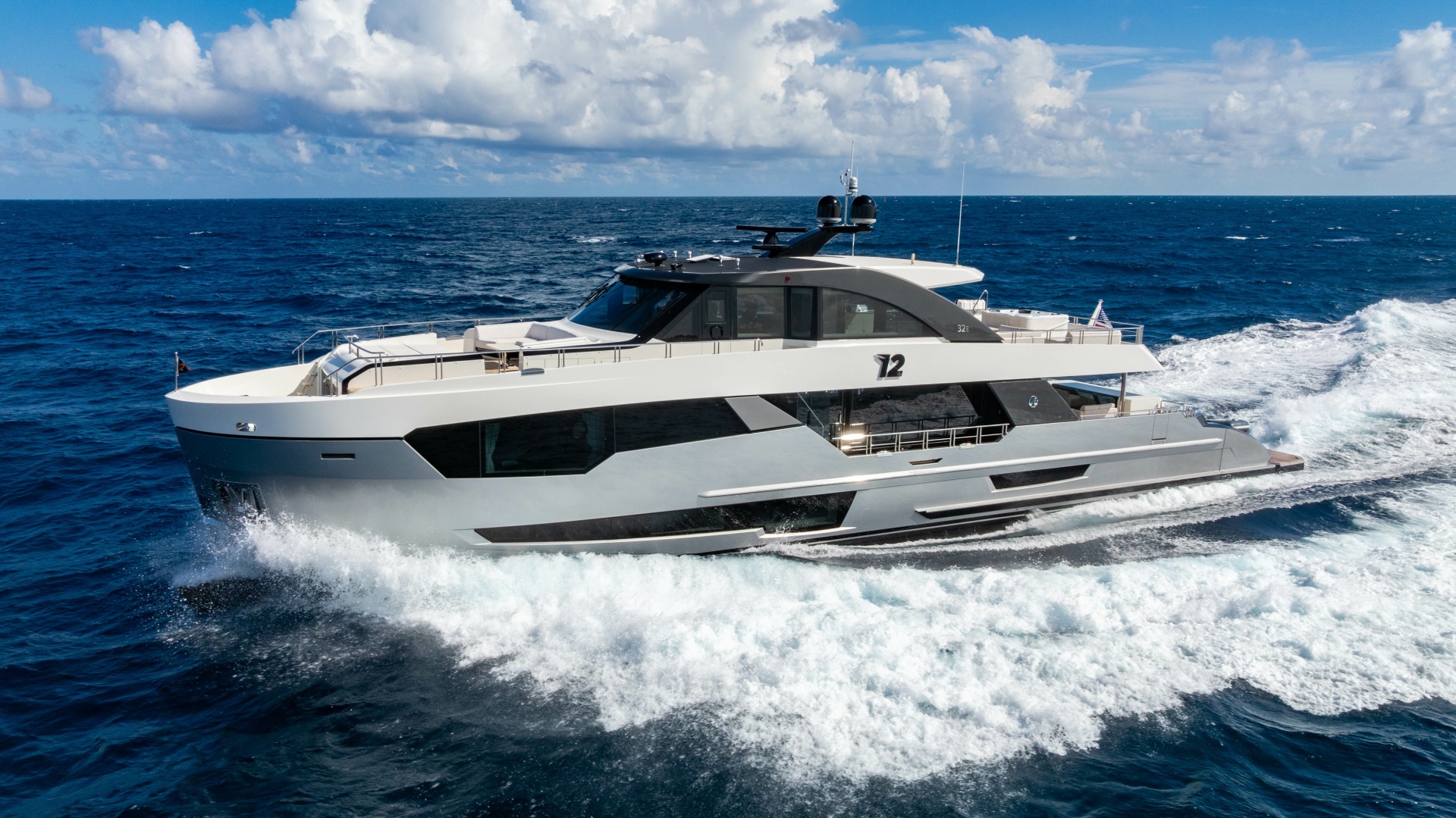 M Y 12 102ft Ocean Alexander Yacht For Sale