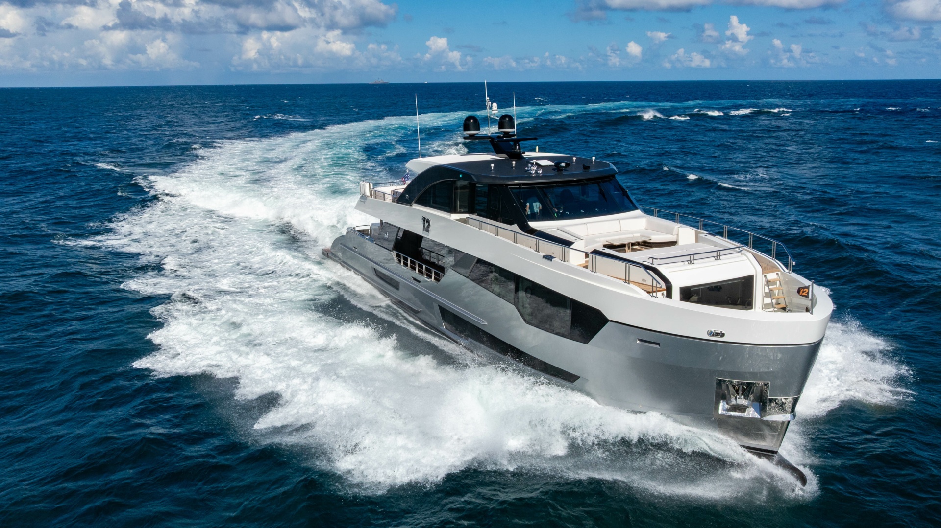 M Y 12 102ft Ocean Alexander Yacht For Sale