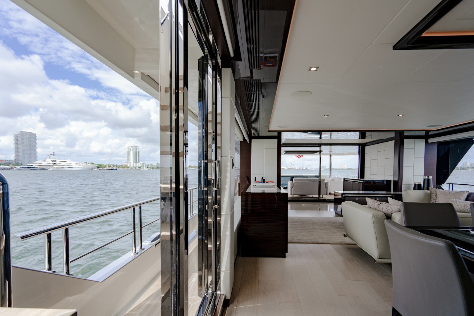 M Y 12 102ft Ocean Alexander Yacht For Sale