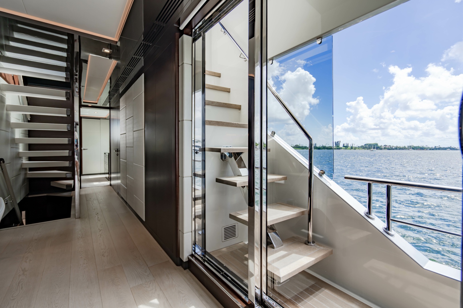 M Y 12 102ft Ocean Alexander Yacht For Sale