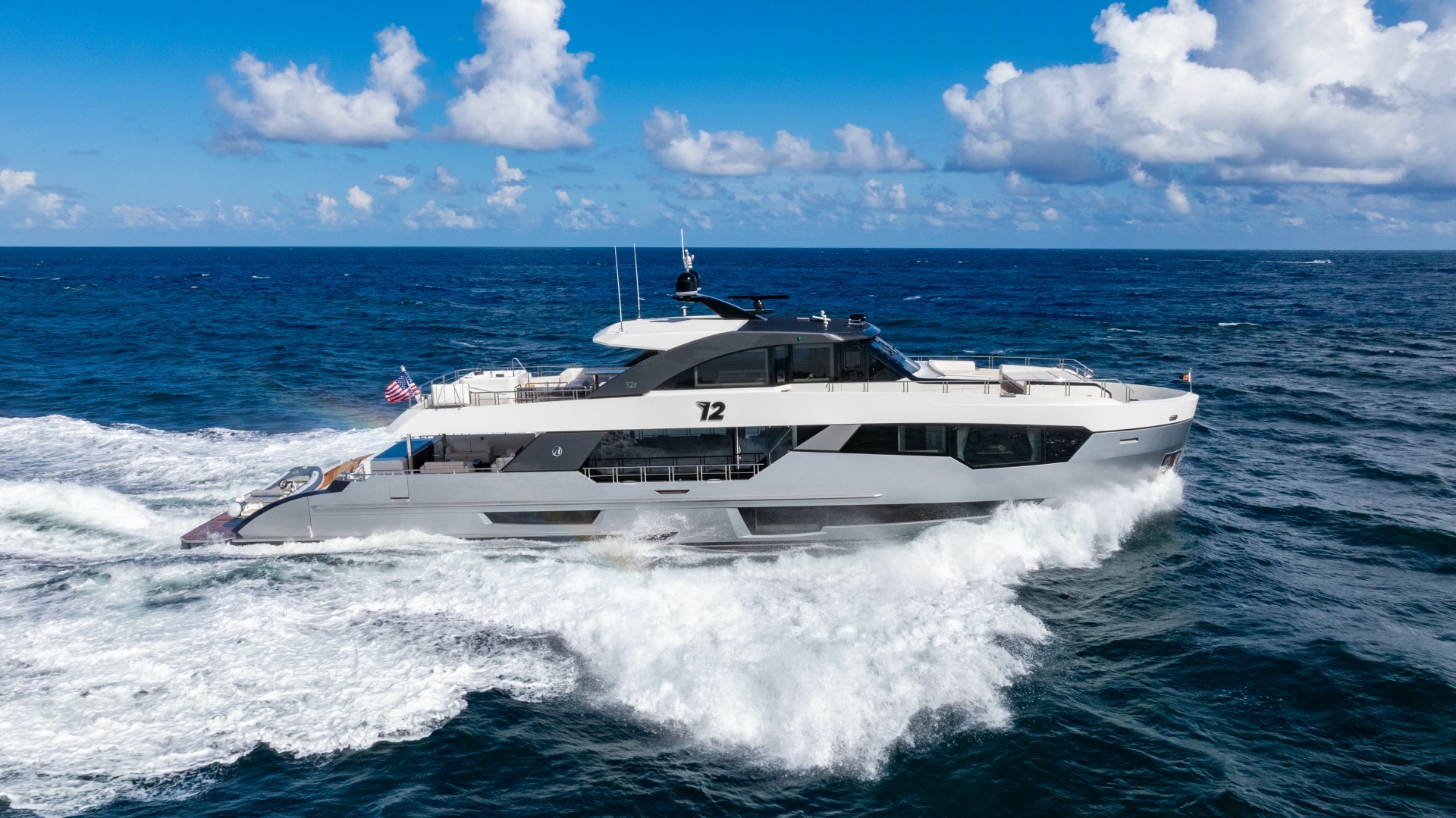 M Y 12 102ft Ocean Alexander Yacht For Sale