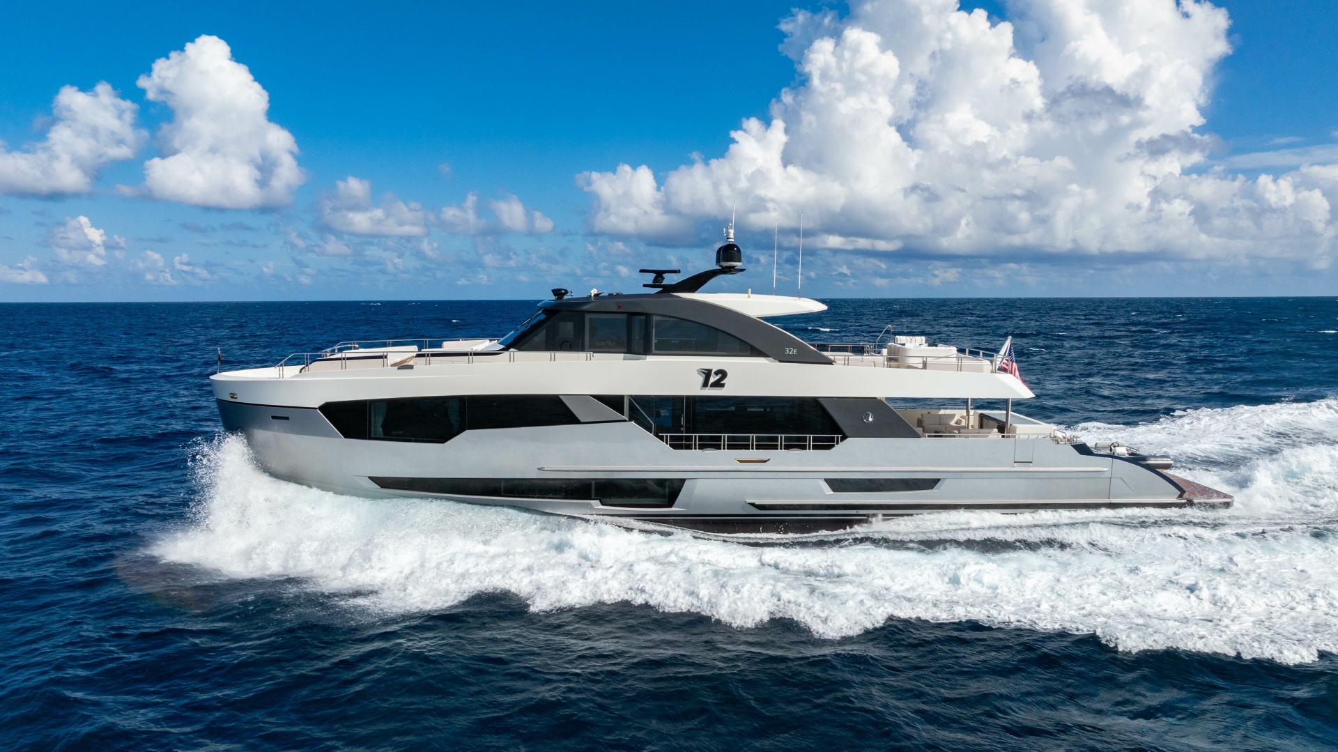 M Y 12 102ft Ocean Alexander Yacht For Sale