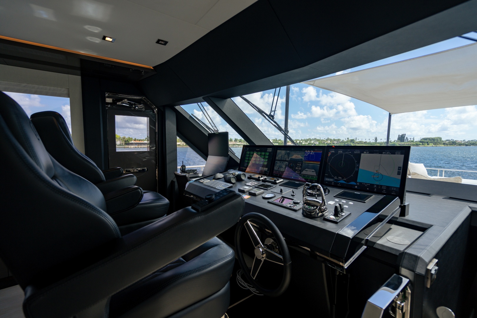 M Y 12 102ft Ocean Alexander Yacht For Sale