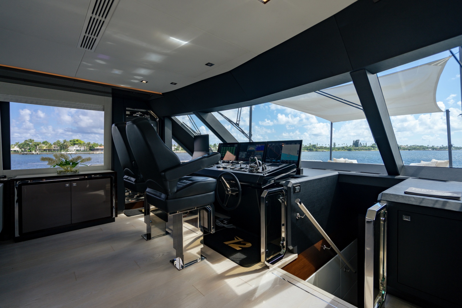 M Y 12 102ft Ocean Alexander Yacht For Sale