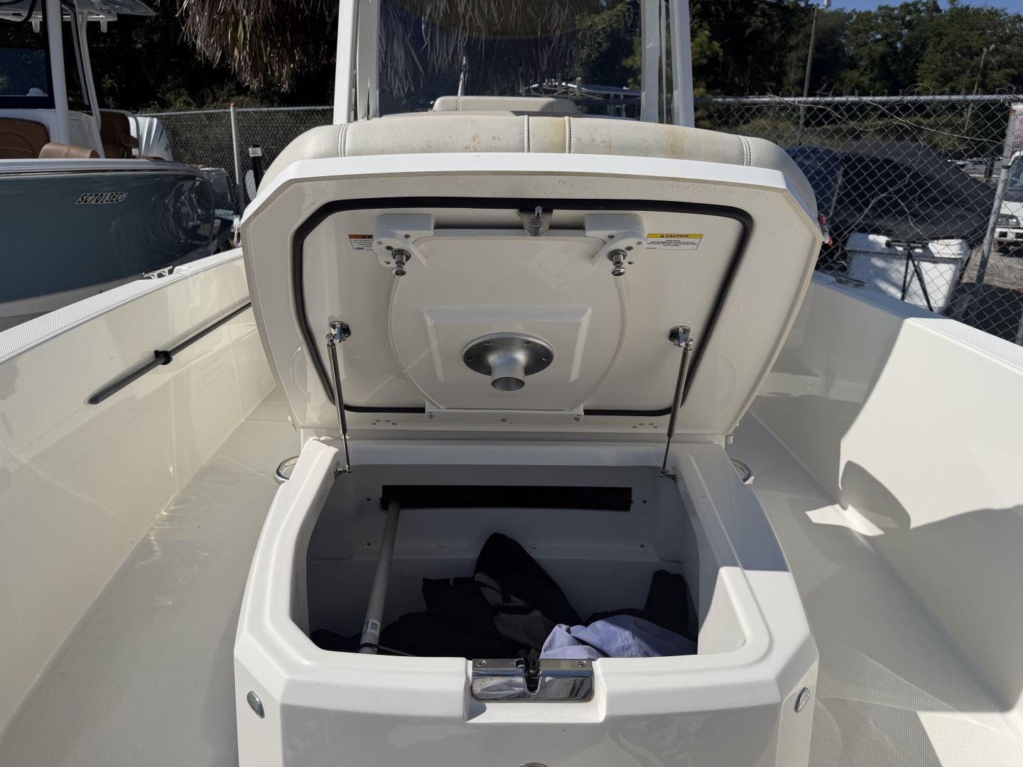 2022 Boston Whaler 220 Dauntless