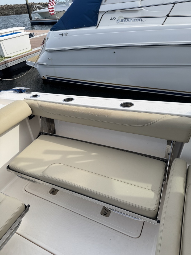 33ft Pursuit Yacht For Sale