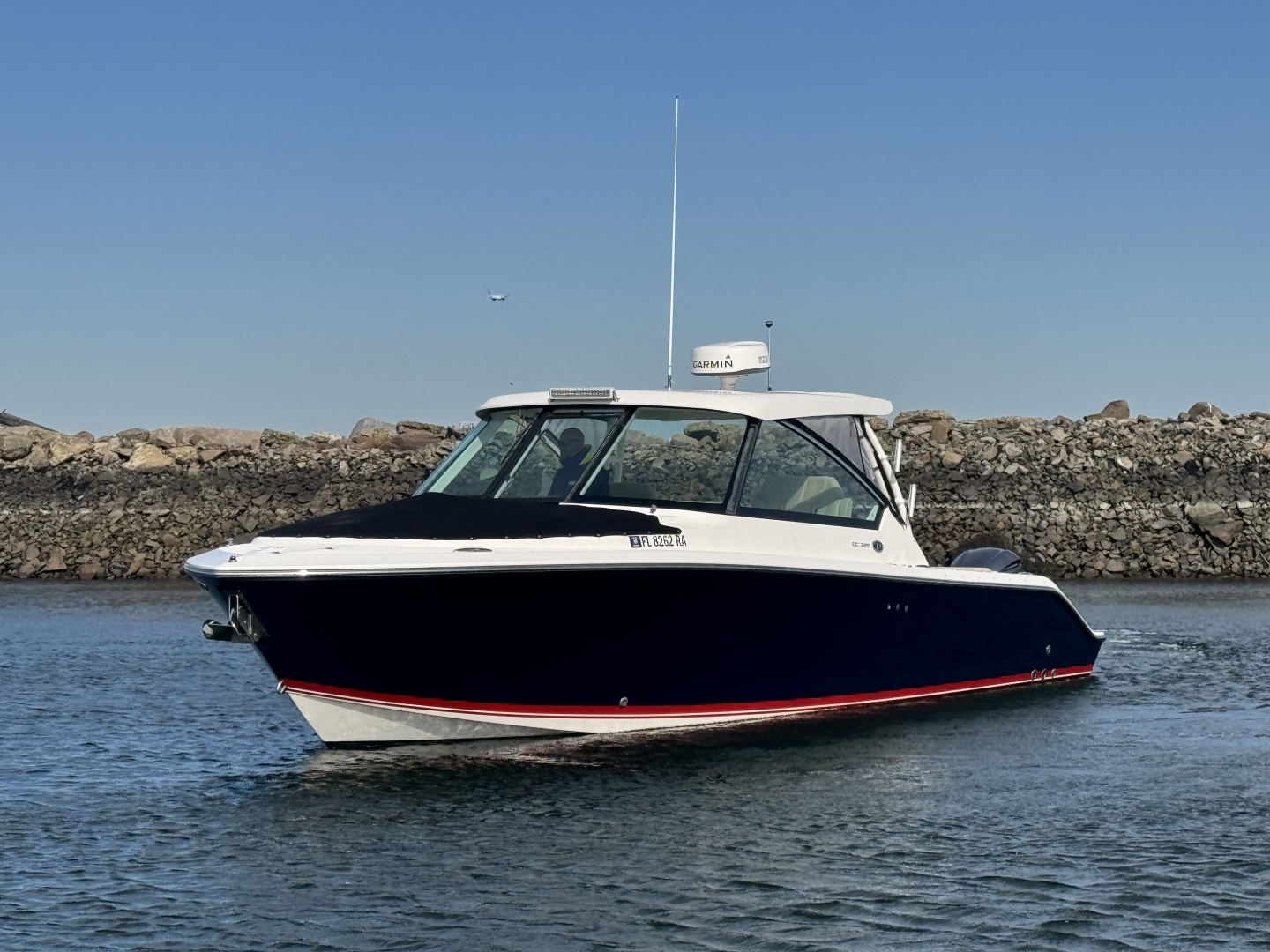 2016 Pursuit 325 DC