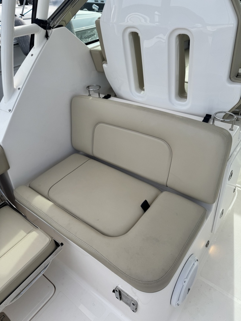 33ft Pursuit Yacht For Sale
