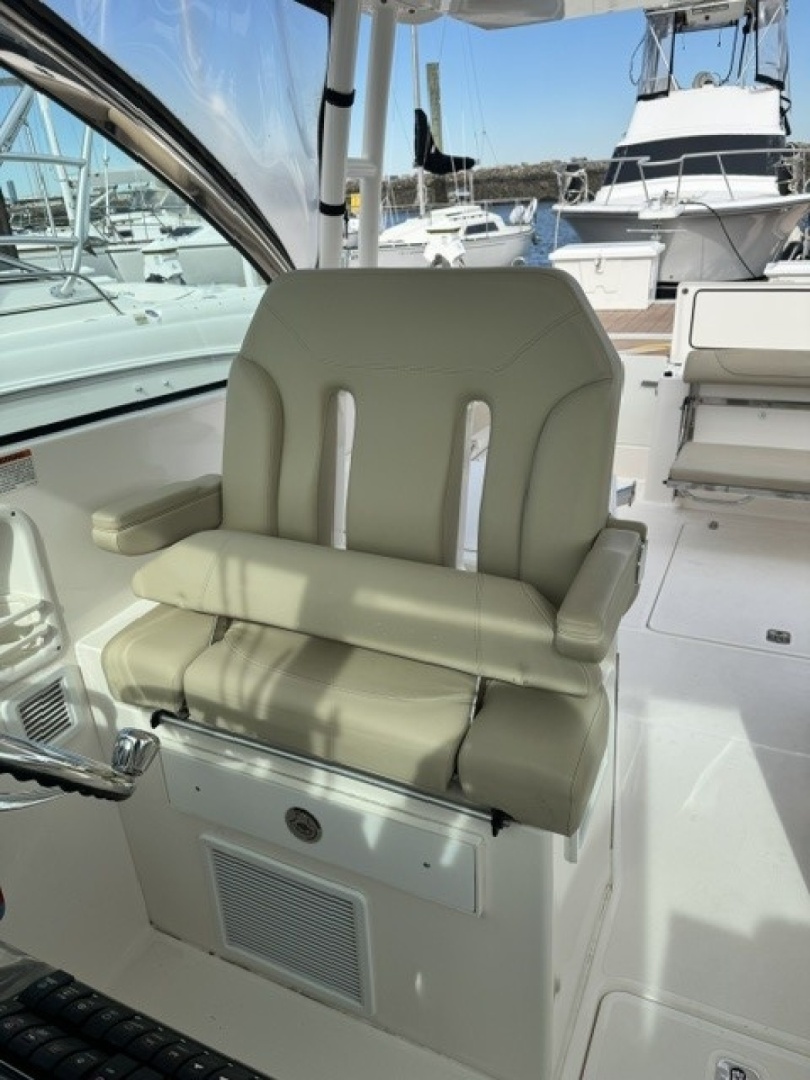 33ft Pursuit Yacht For Sale