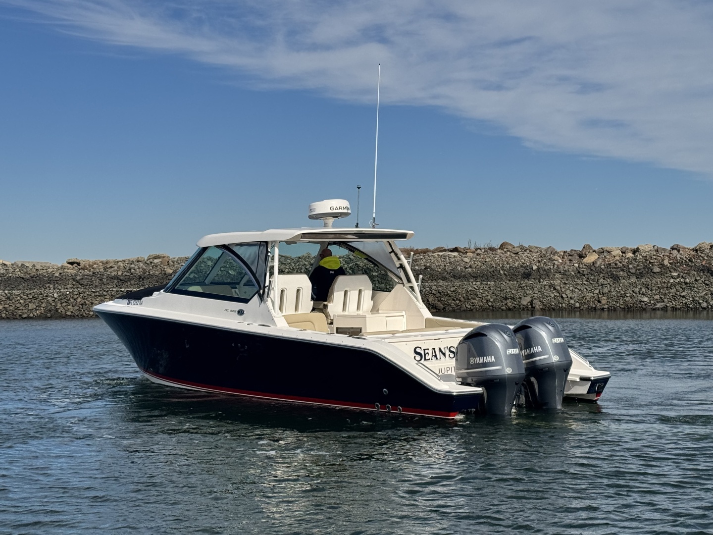 2016 Pursuit 325 DC