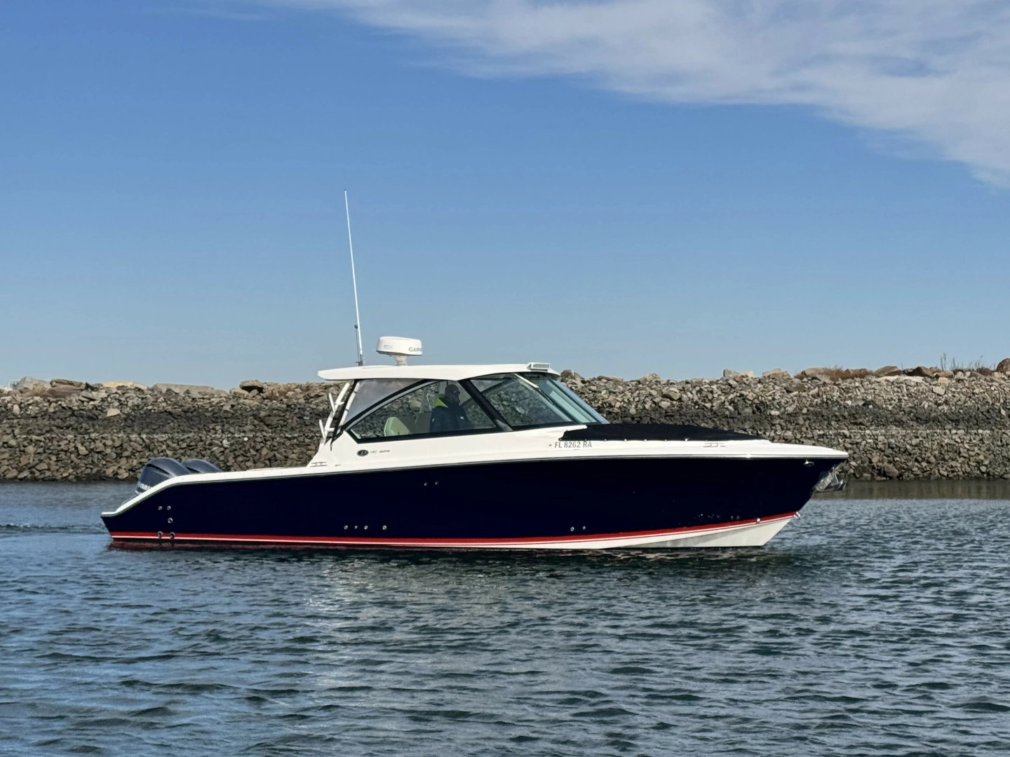 2016 Pursuit 325 DC, photo 1 of 30