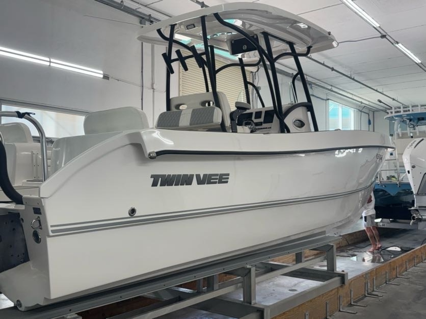 25ft Twin Vee Yacht For Sale