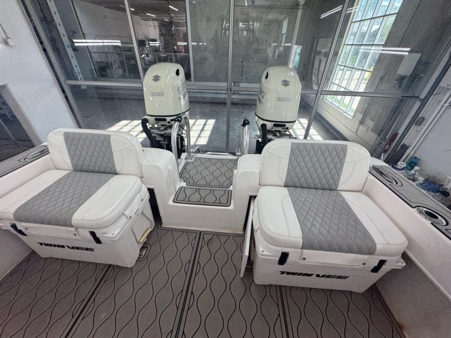 25ft Twin Vee Yacht For Sale