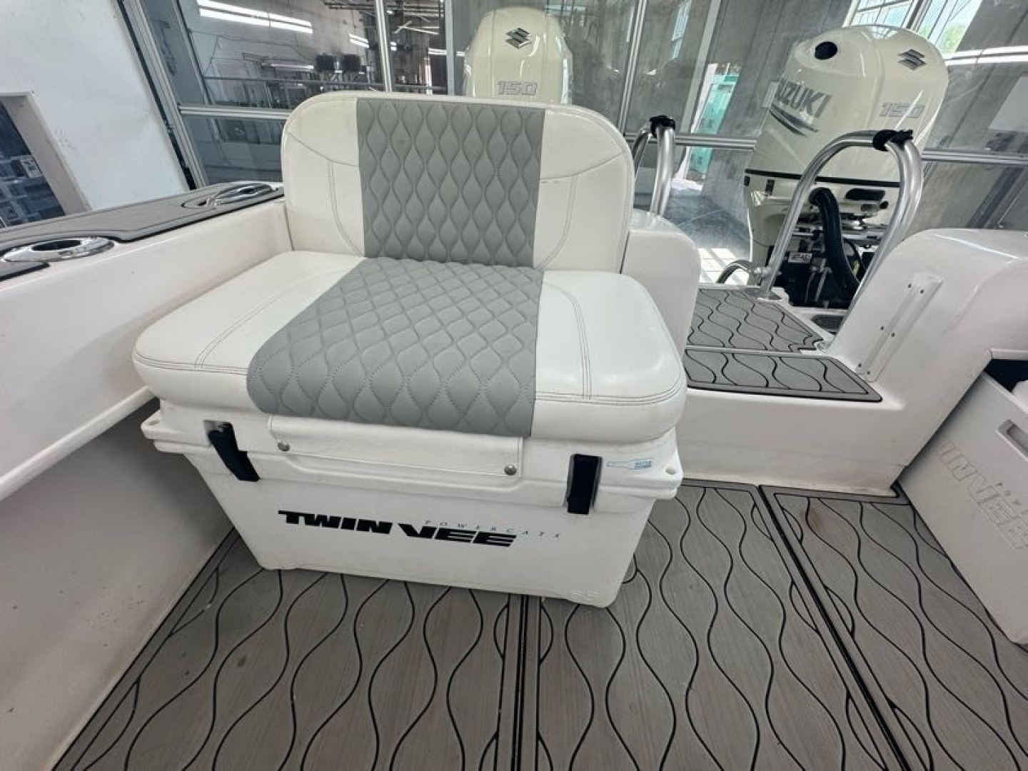 25ft Twin Vee Yacht For Sale