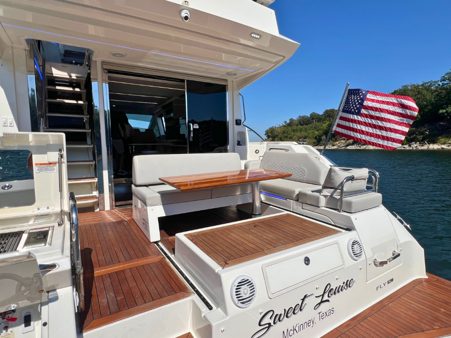 2018 Sea Ray FLY 520