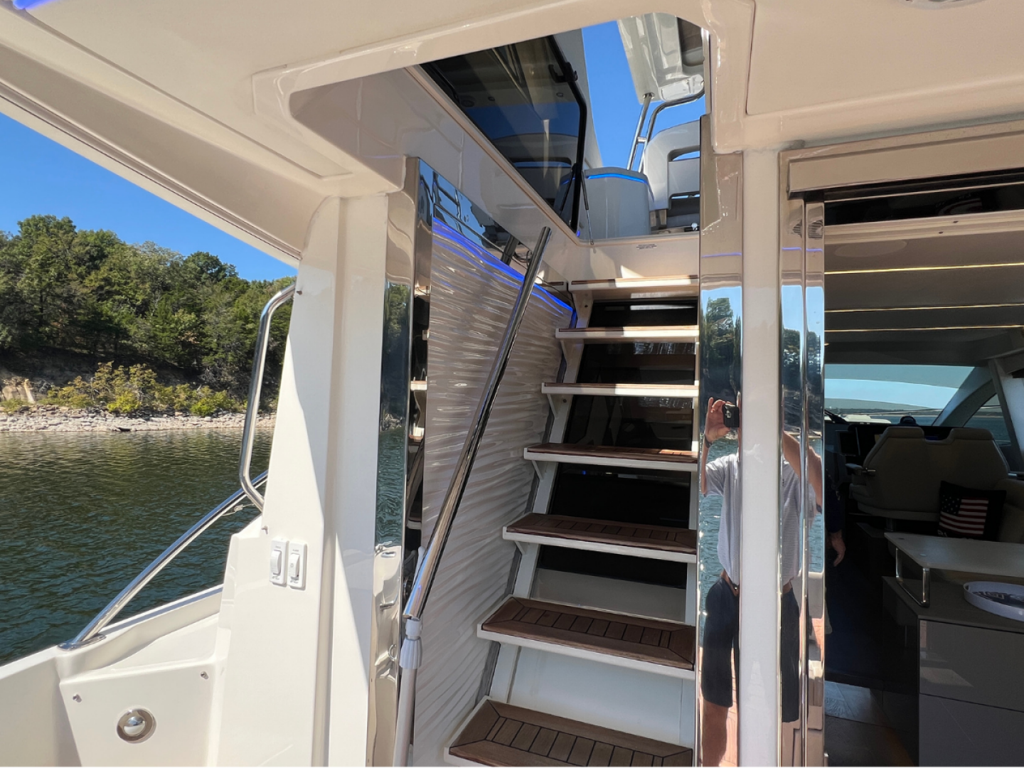 2018 Sea Ray FLY 520