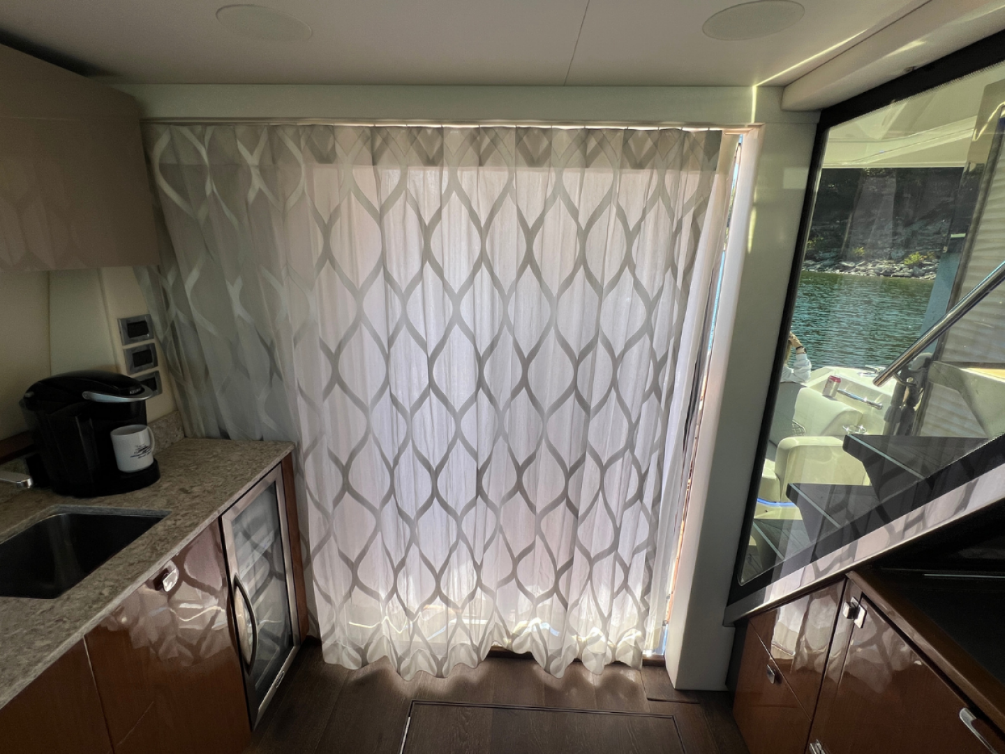 2018 Sea Ray FLY 520