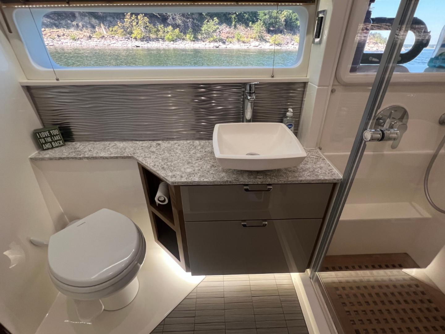 2018 Sea Ray FLY 520