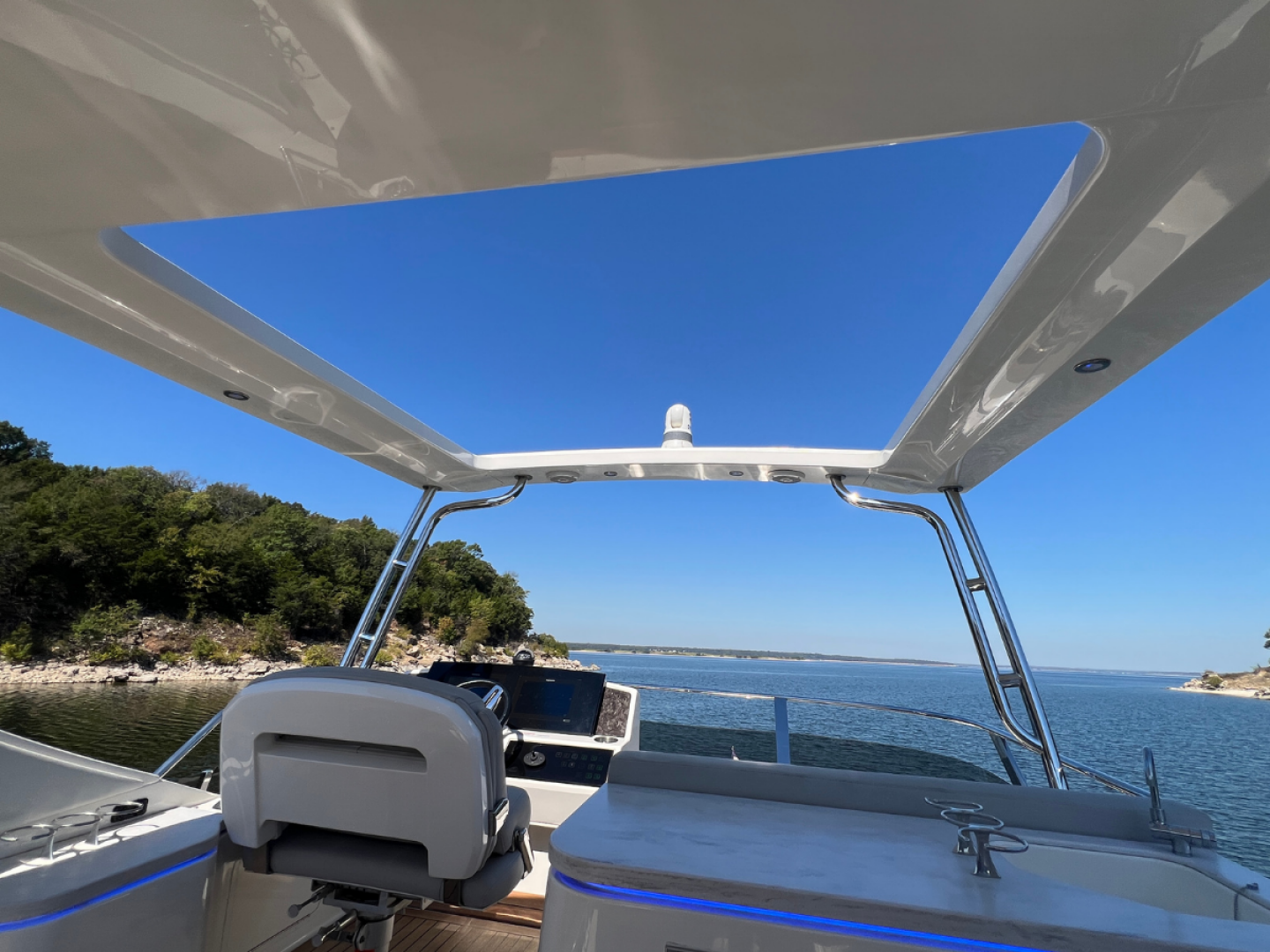 2018 Sea Ray FLY 520