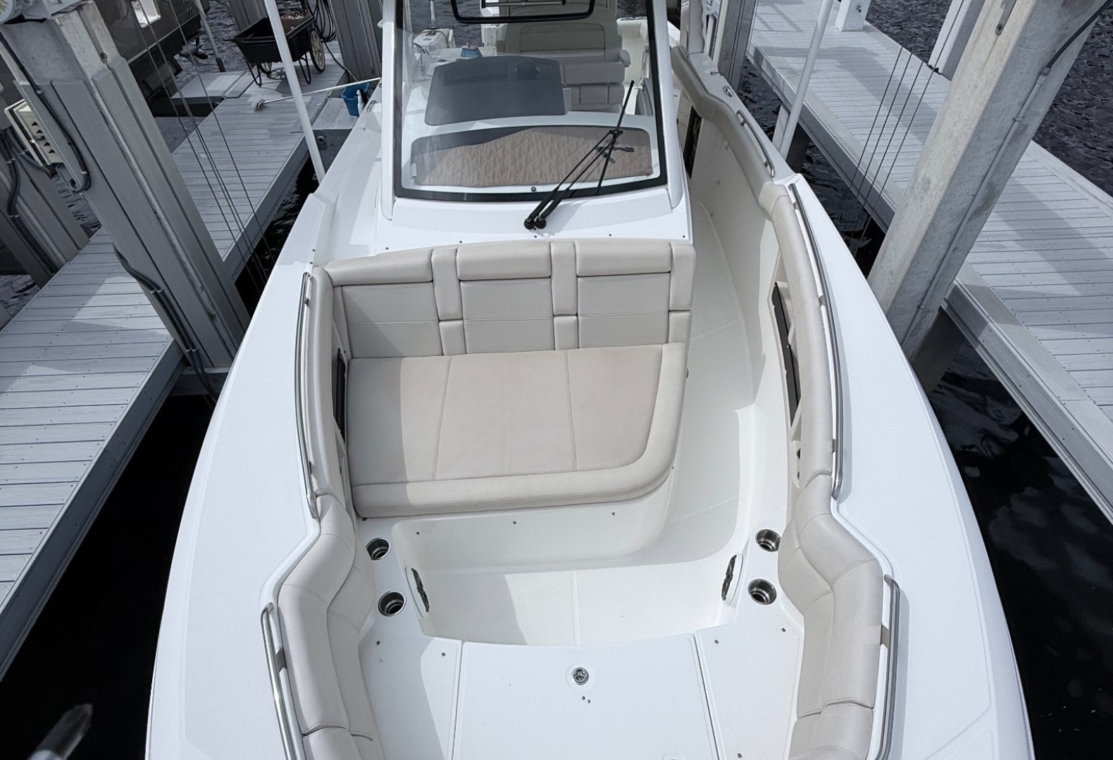2023 Boston Whaler 350 Realm