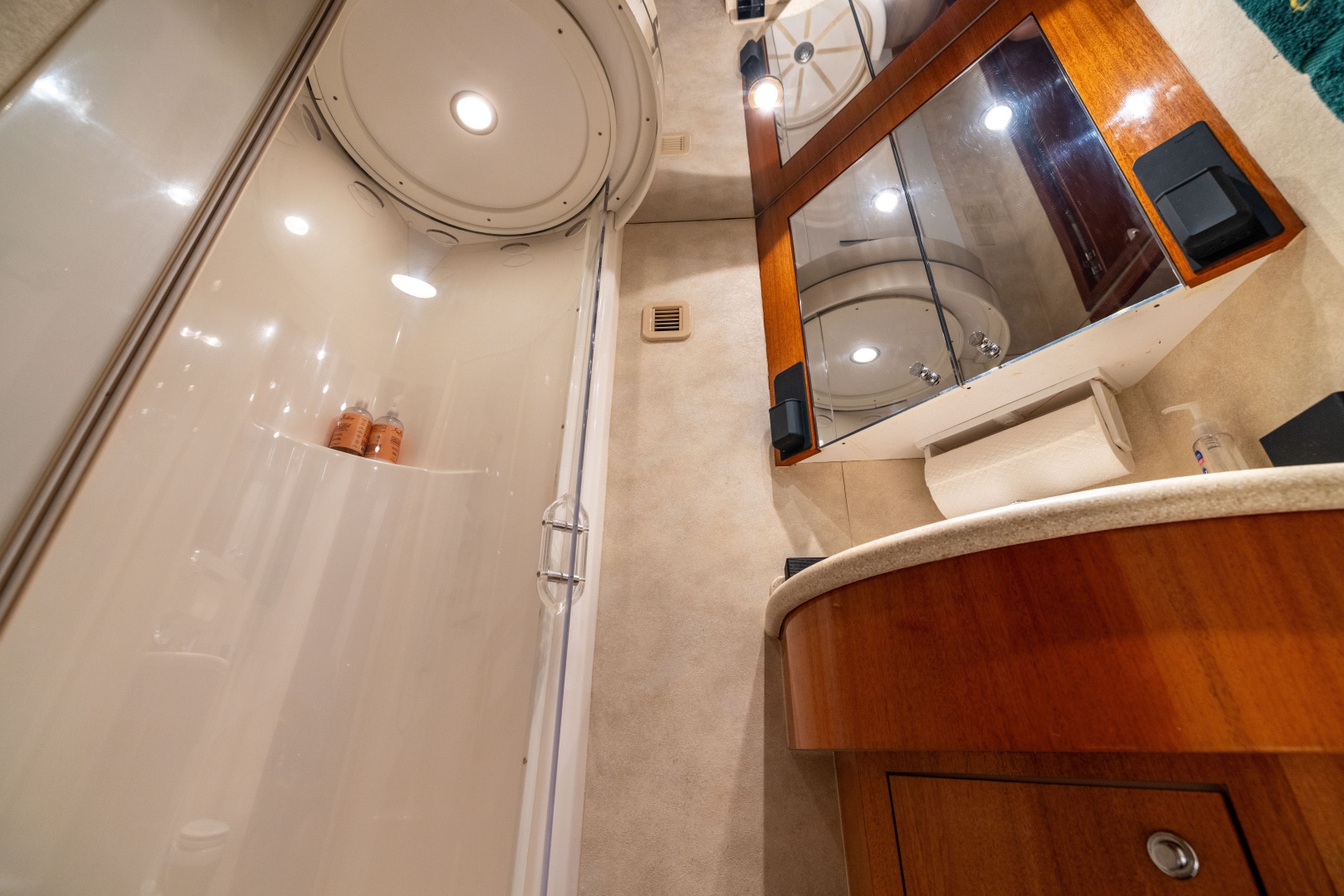 OUTRAGEOUS 80ft Hatteras Yacht For Sale