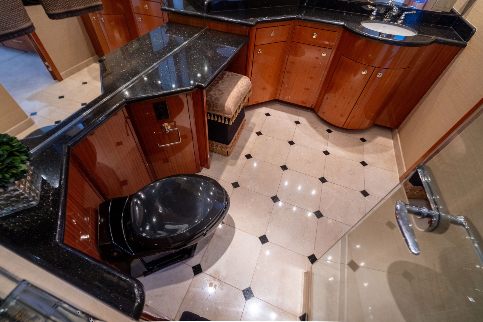 OUTRAGEOUS 80ft Hatteras Yacht For Sale