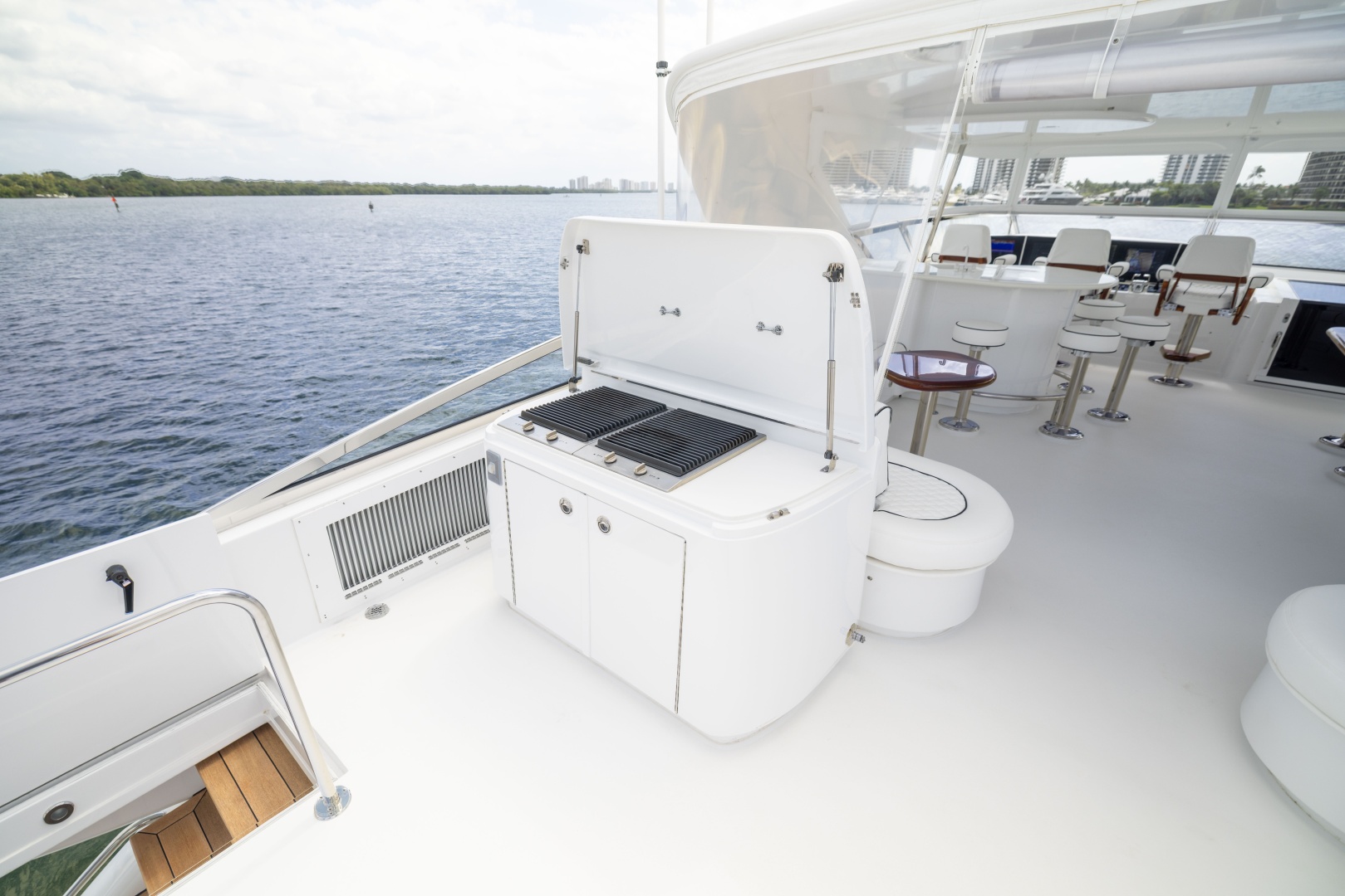 OUTRAGEOUS 80ft Hatteras Yacht For Sale