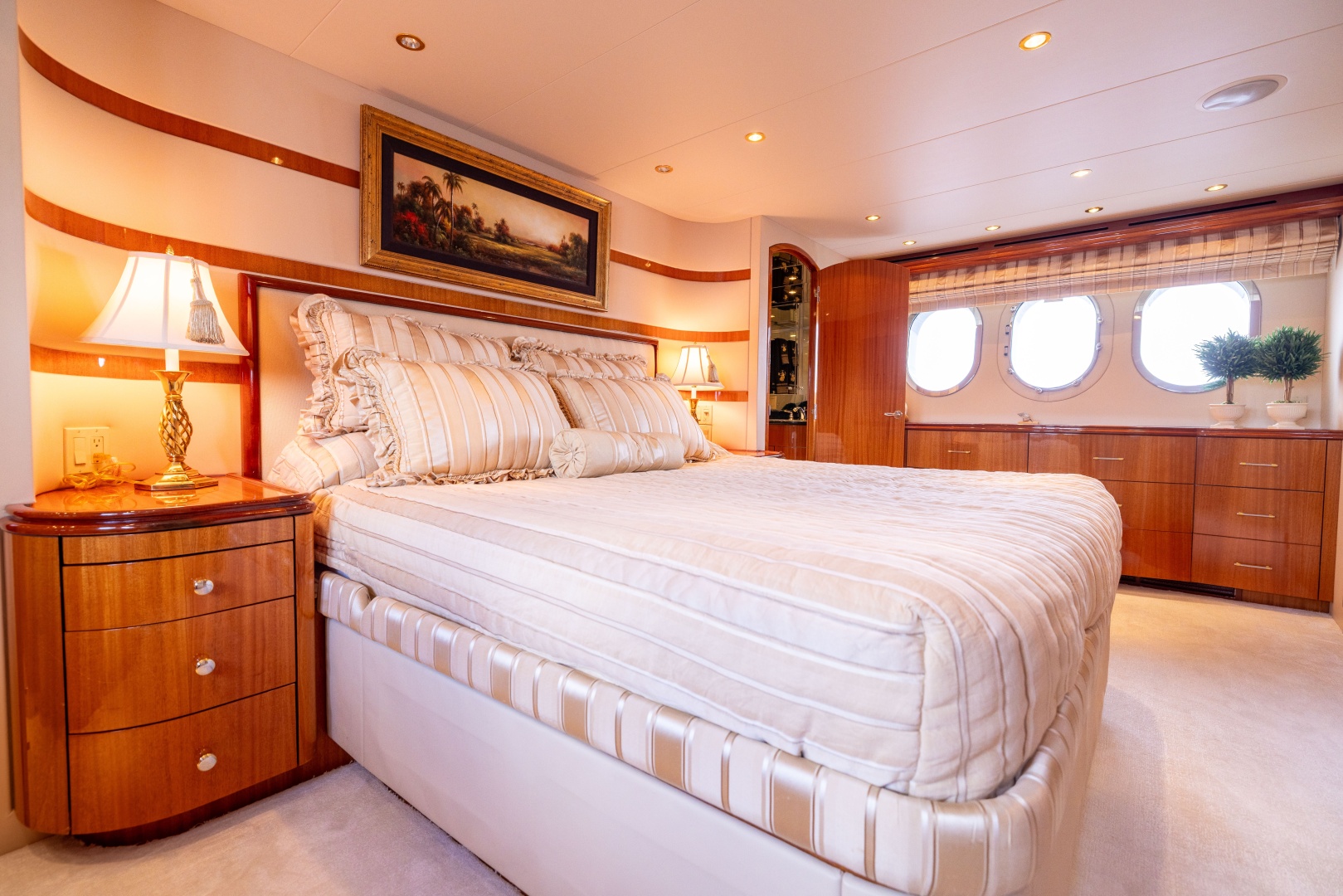 OUTRAGEOUS 80ft Hatteras Yacht For Sale