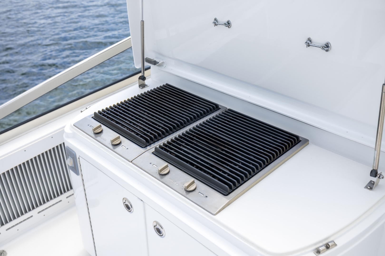 OUTRAGEOUS 80ft Hatteras Yacht For Sale