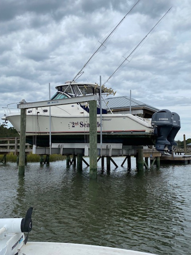 33ft Pursuit Yacht For Sale