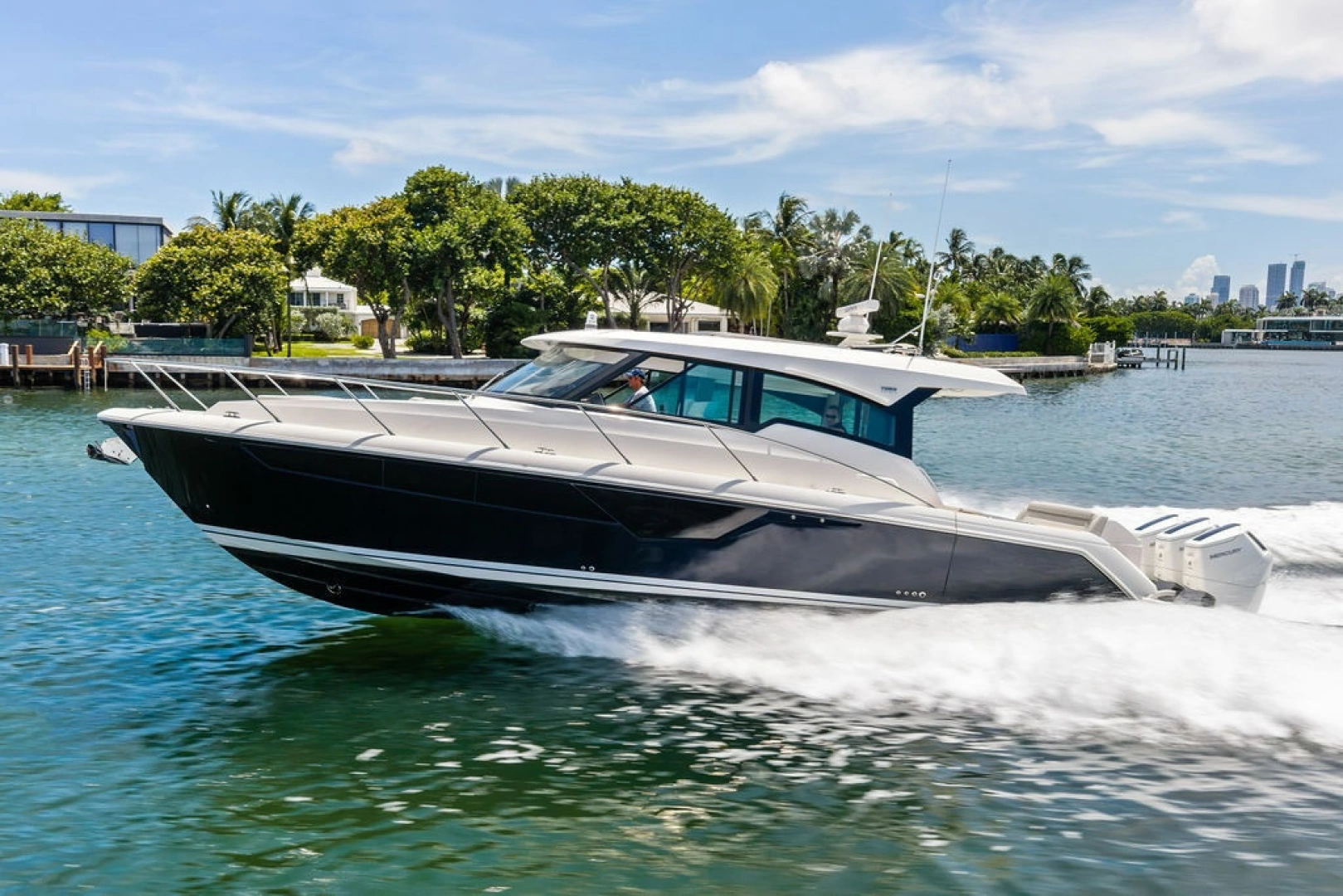 2024 Tiara Yachts 48 LE, photo 1 of 67