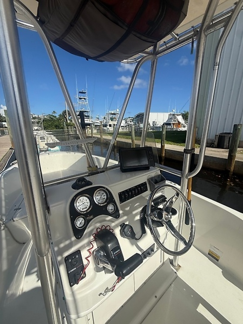 2005 Sailfish 206 CC