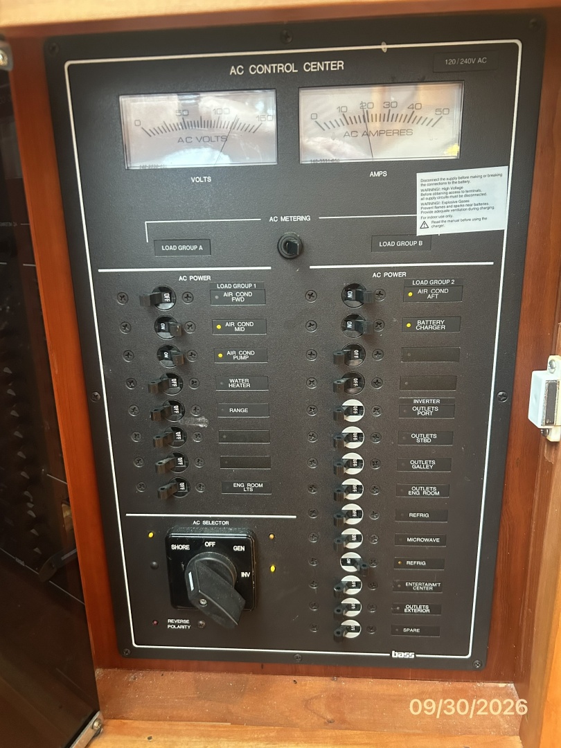 42' Sabre electrical panel2