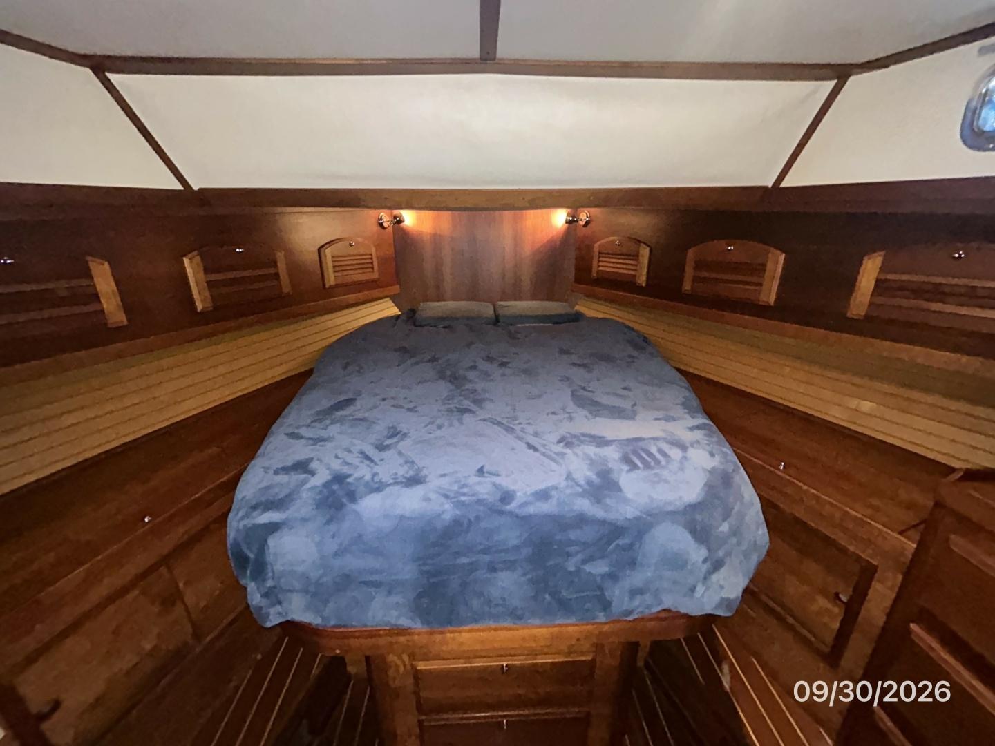 42' Sabre master stateroom
