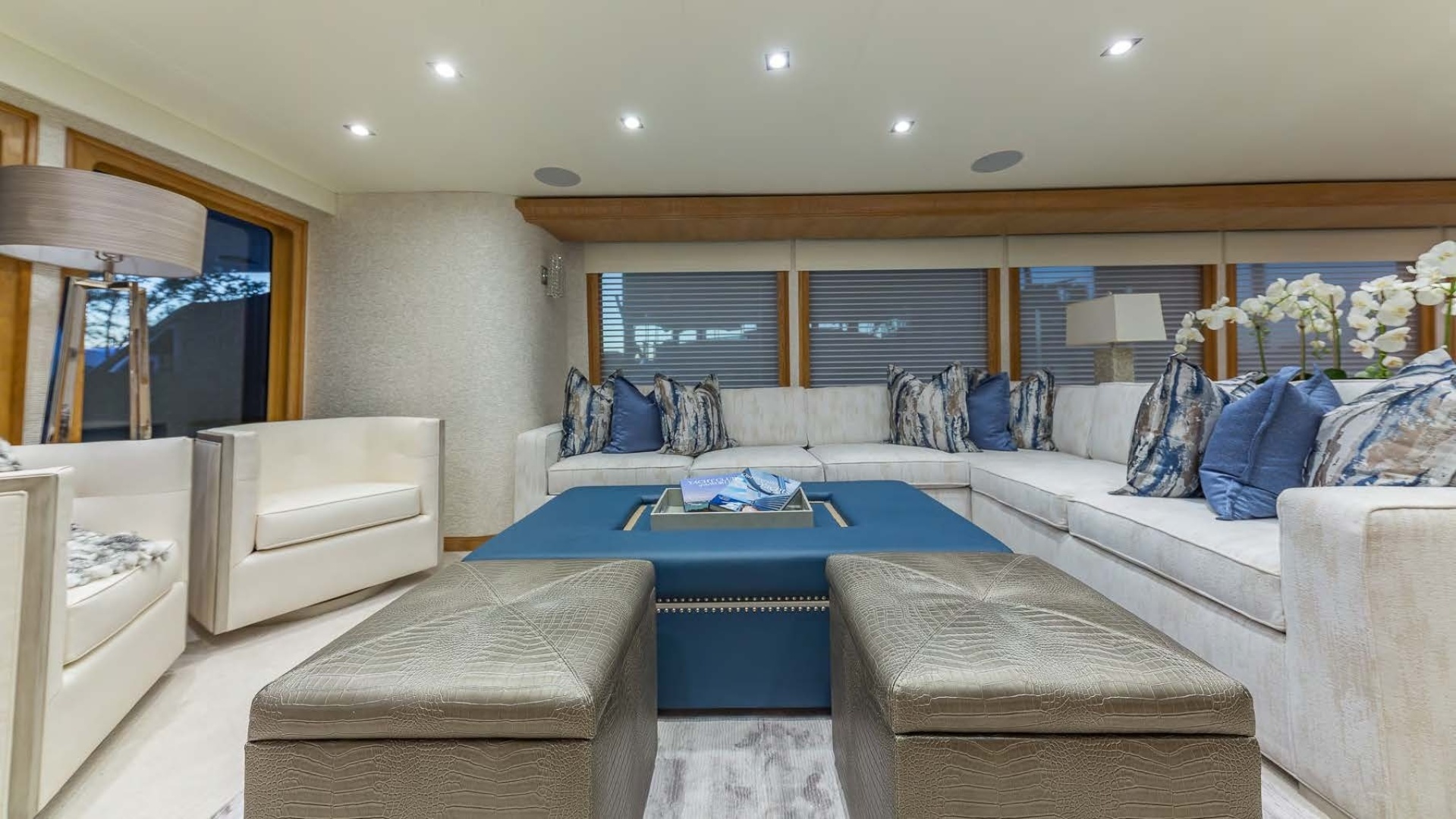 WINNING HAND 120ft Broward Yacht For Sale