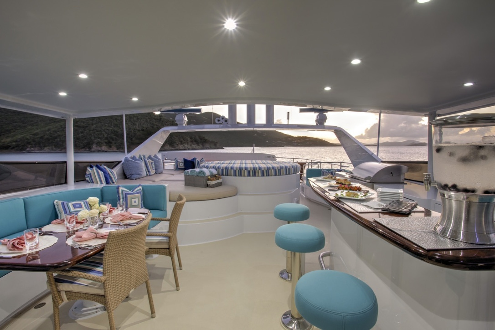 WINNING HAND 120ft Broward Yacht For Sale