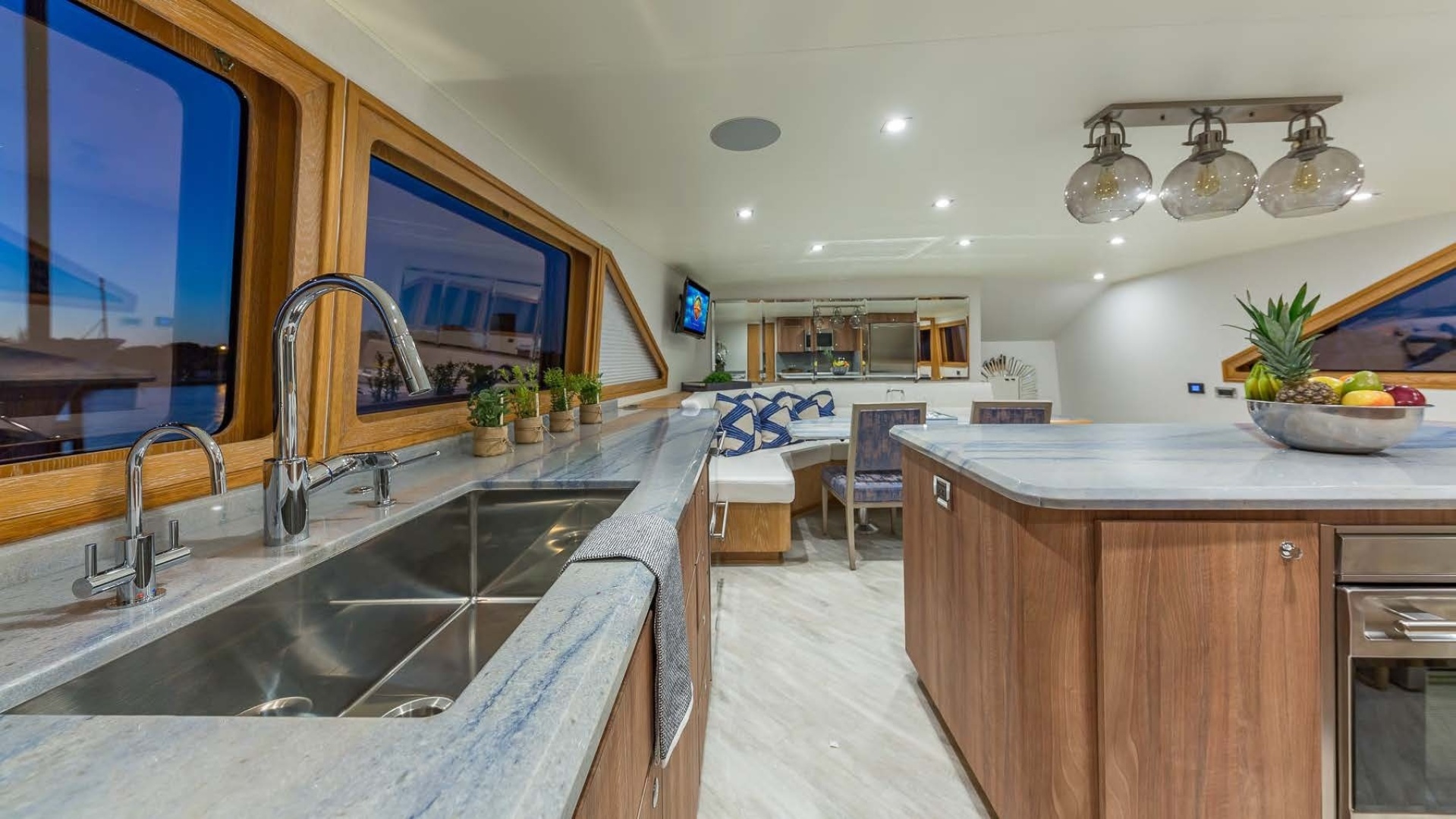 WINNING HAND 120ft Broward Yacht For Sale