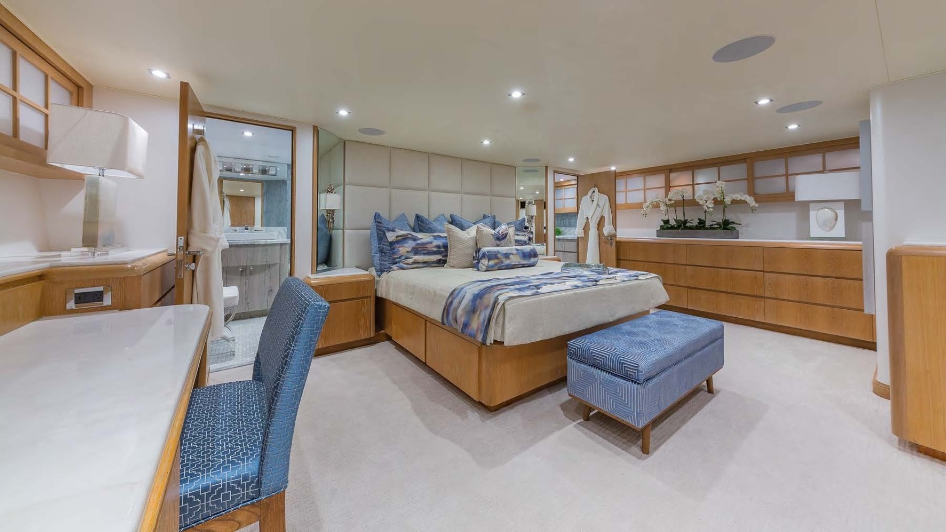 WINNING HAND 120ft Broward Yacht For Sale