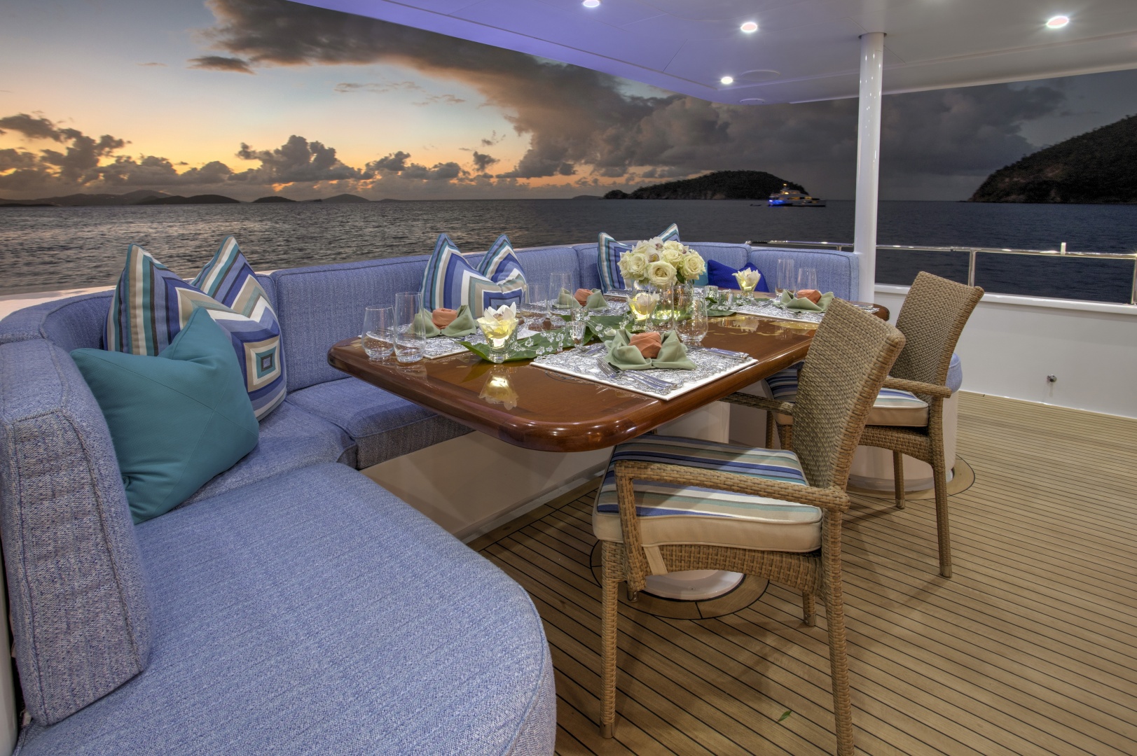 WINNING HAND 120ft Broward Yacht For Sale