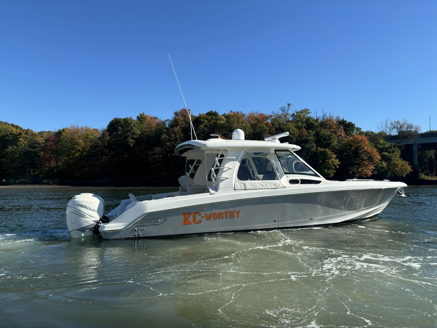 2018 Boston Whaler 350 Realm, photo 1 of 24