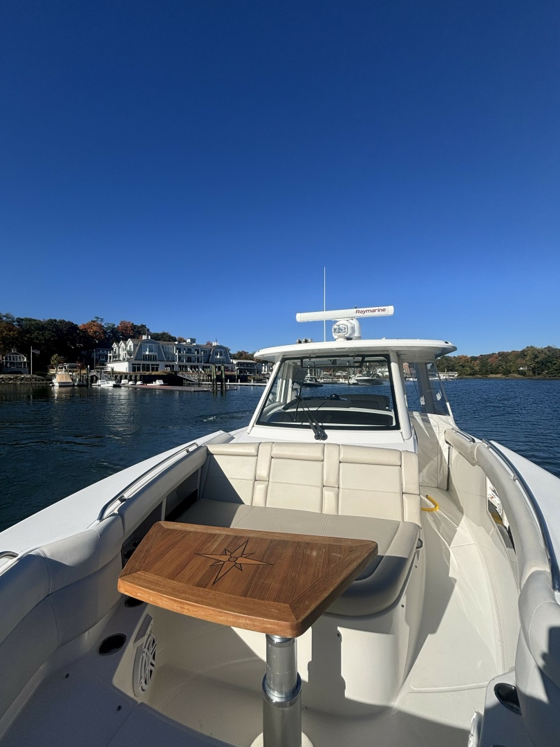 2018 Boston Whaler 350 Realm