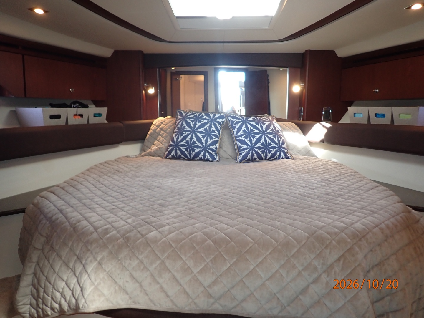 Meridian 441 master stateroom
