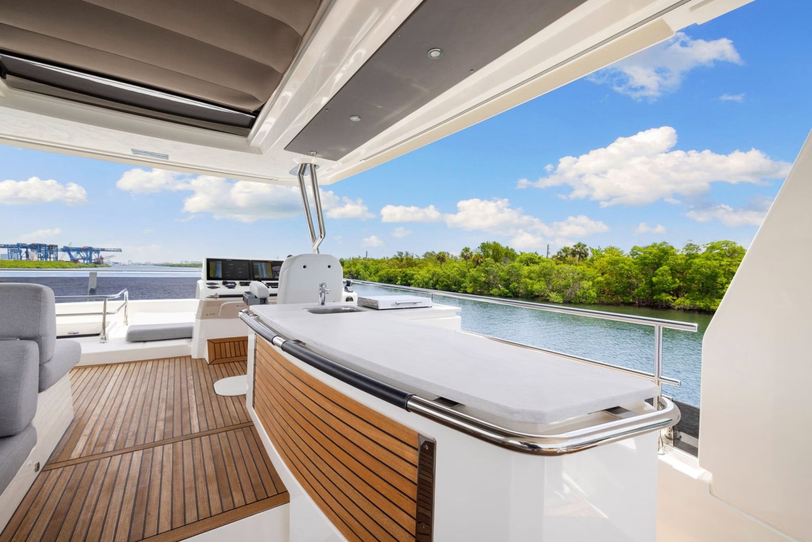 2022 Beneteau Grand Trawler 62