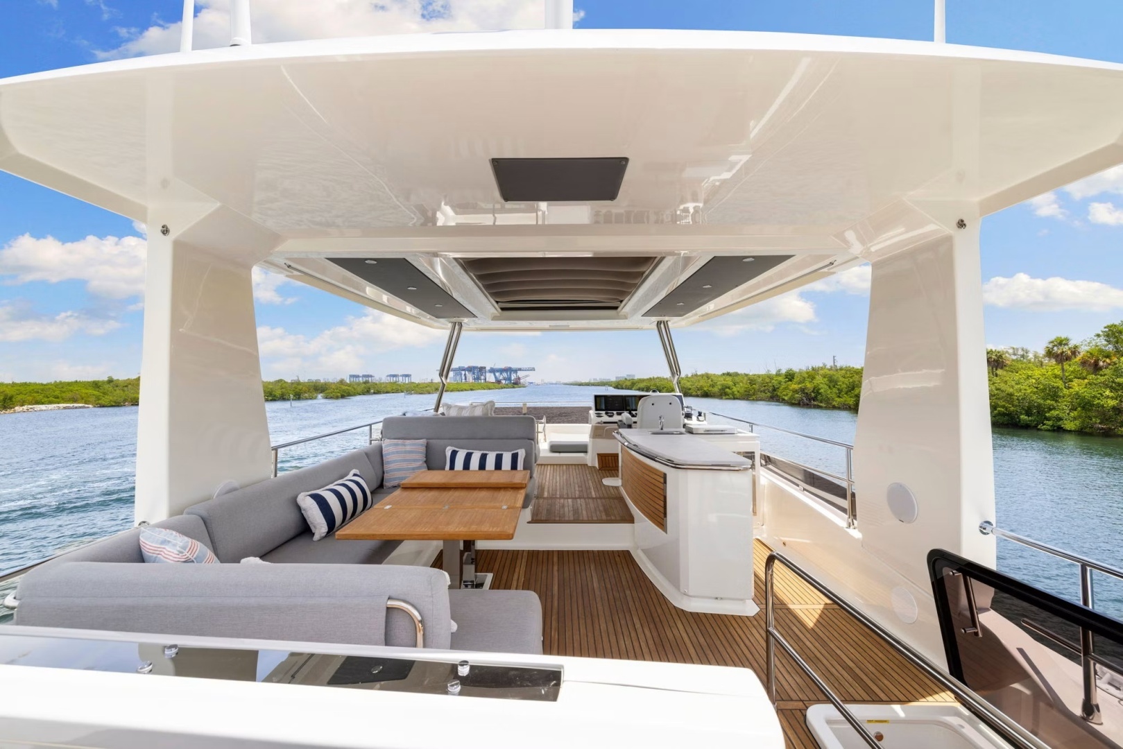 2022 Beneteau Grand Trawler 62
