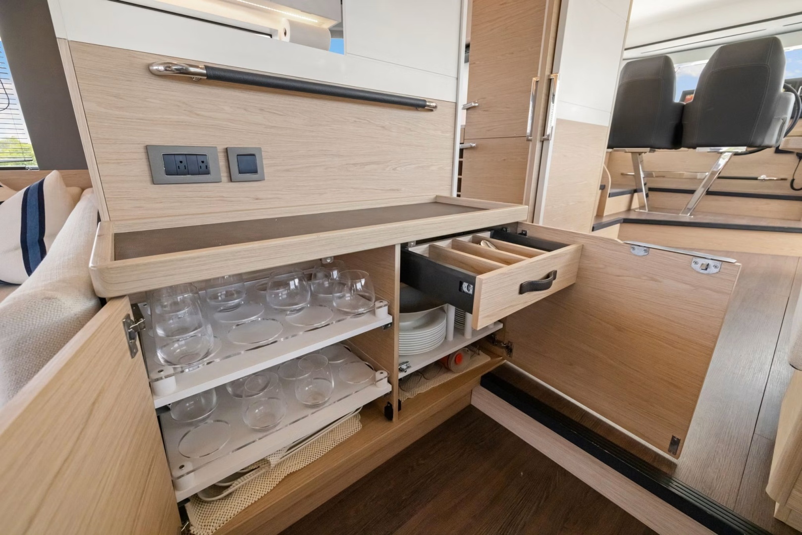 2022 Beneteau Grand Trawler 62