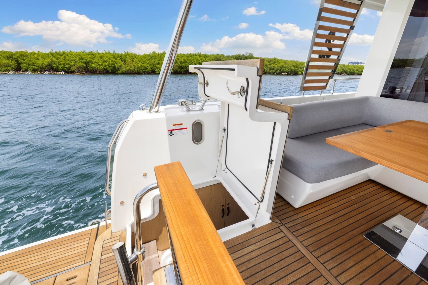 2022 Beneteau Grand Trawler 62
