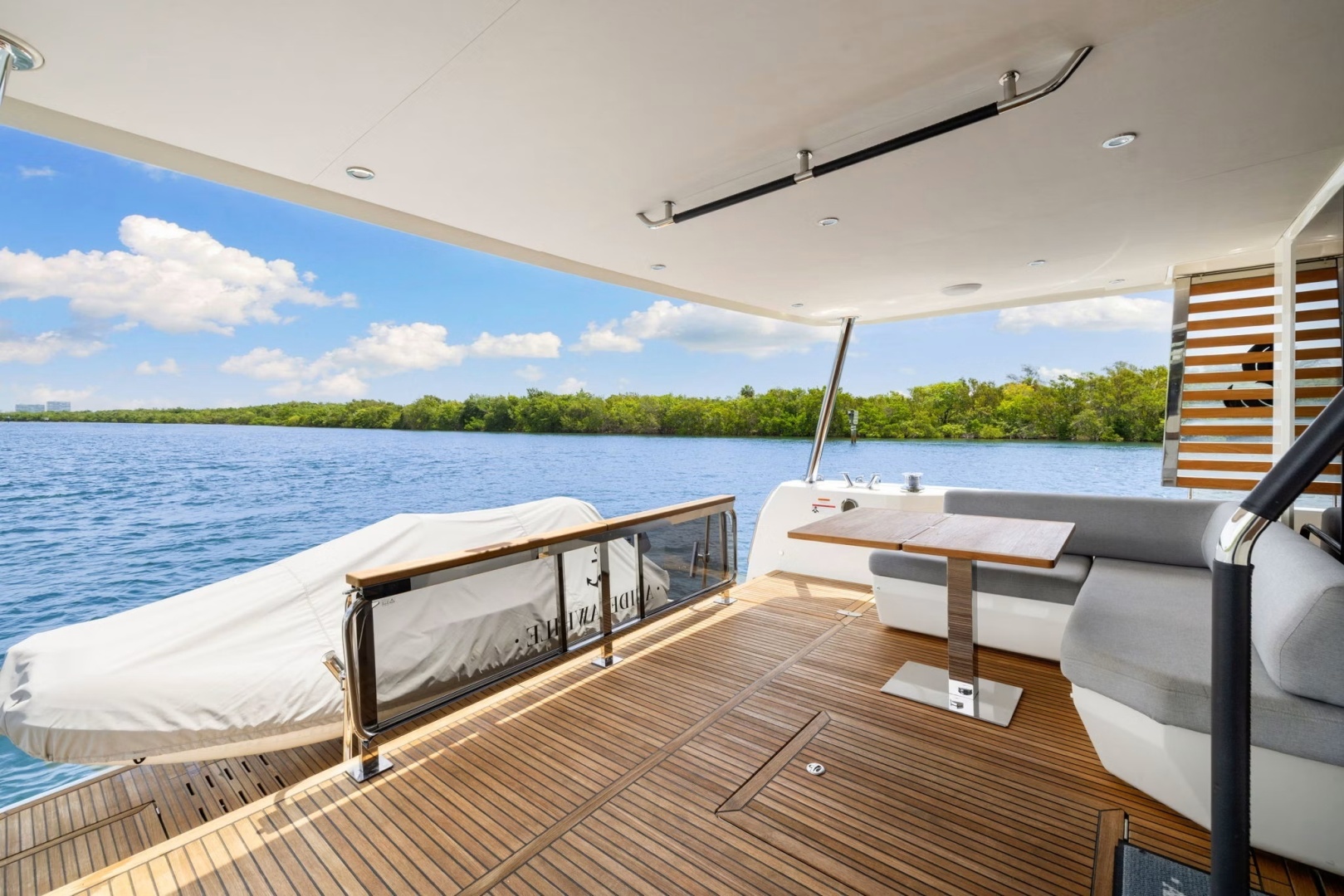 2022 Beneteau Grand Trawler 62